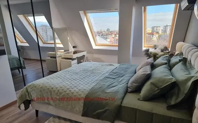 Camera da letto; vista, luce naturale, stile moderno