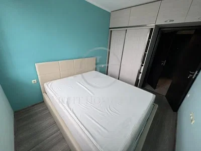 Spavaća soba; drveni pod, prirodna svjetlost