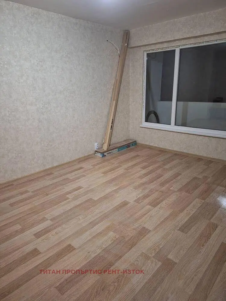 Altro; pavimento in legno, necessita ristrutturazione