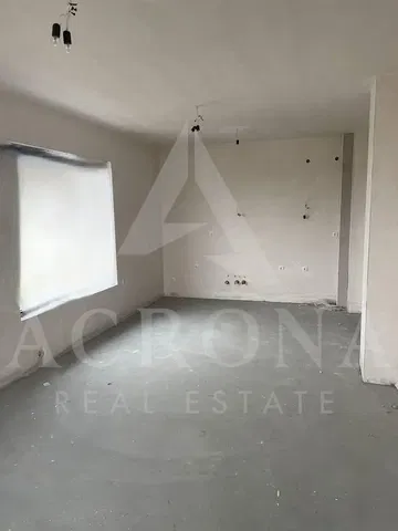 Sonstiges; renovierungsbedürftig, tageslicht