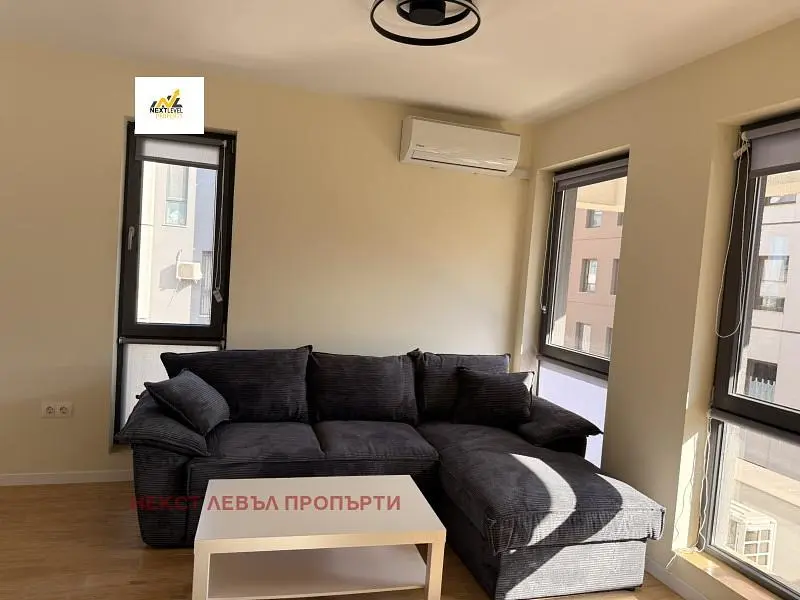 Soggiorno; luce naturale, stile moderno