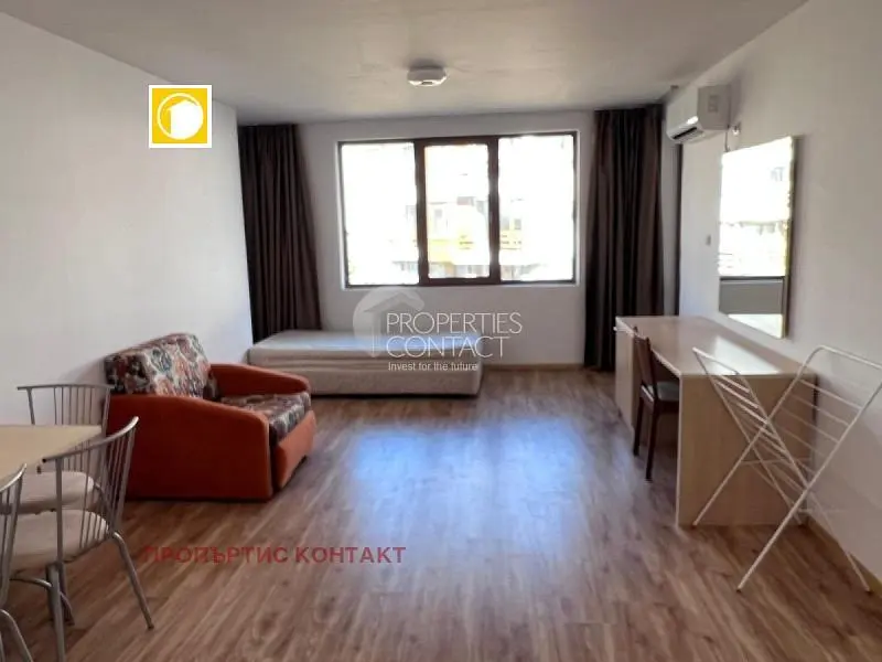 Salon; lumière naturelle