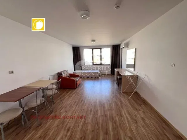 Salon; parquet, lumière naturelle