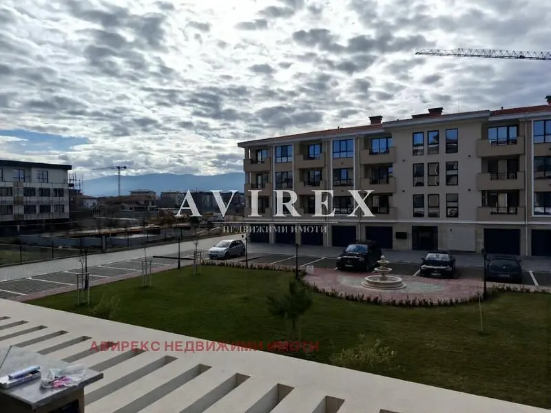 Kuća i okolina; pogled