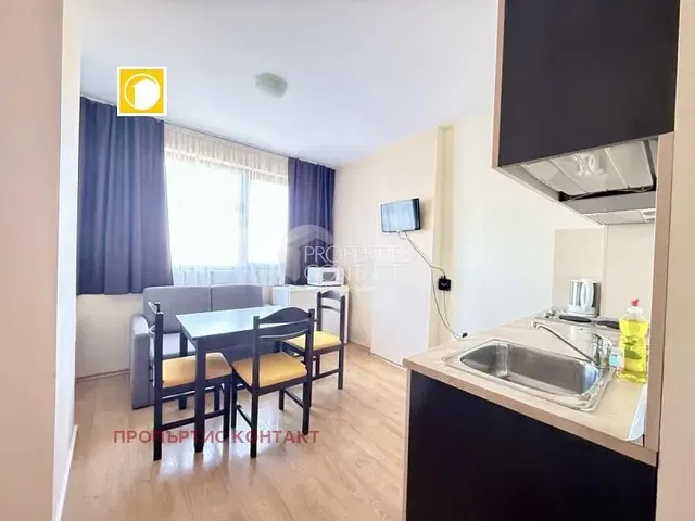 Cuisine; électroménager, lumière naturelle