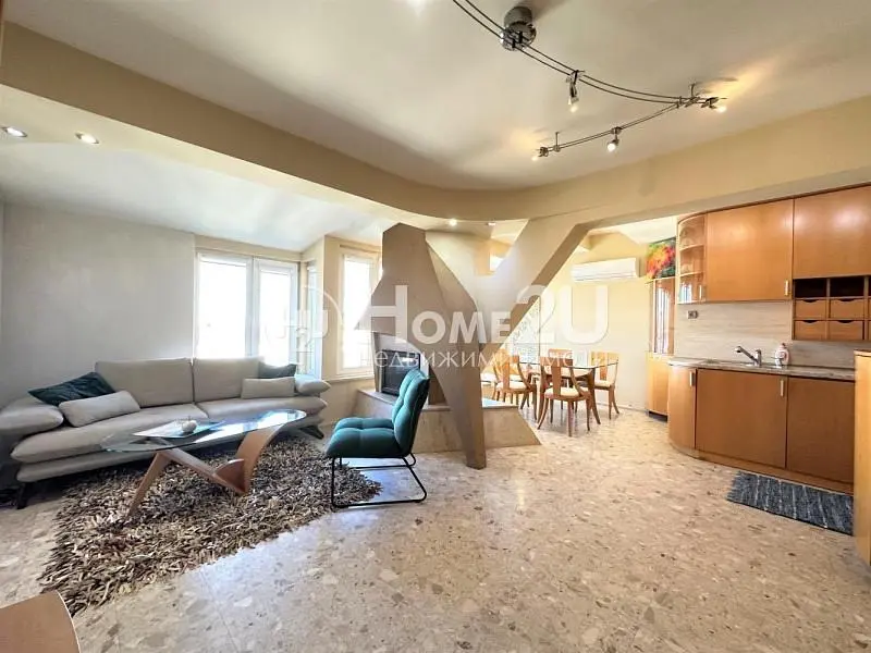 Soggiorno; vista, luce naturale, stile moderno