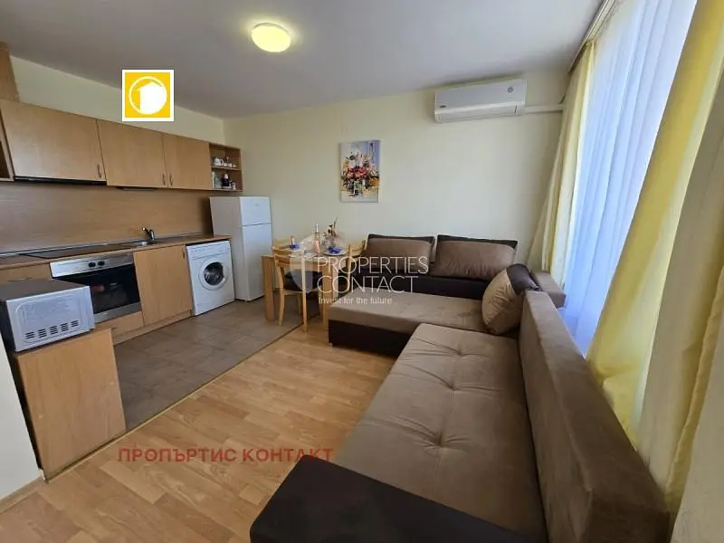 Дневна соба; кухињски апарати, природно светло