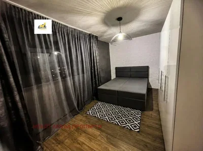 Spavaća soba; drveni pod, prirodna svjetlost