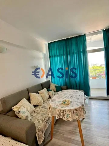 Sala de estar; vista, chão de madeira, luz natural, estilo moderno