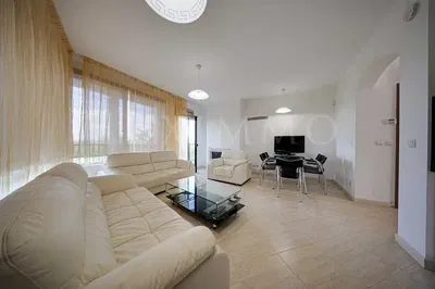 Wohnzimmer; tageslicht, fliesenboden