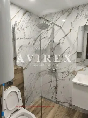 Toalet; pločice, renoviran, prirodna svjetlost, moderan stil