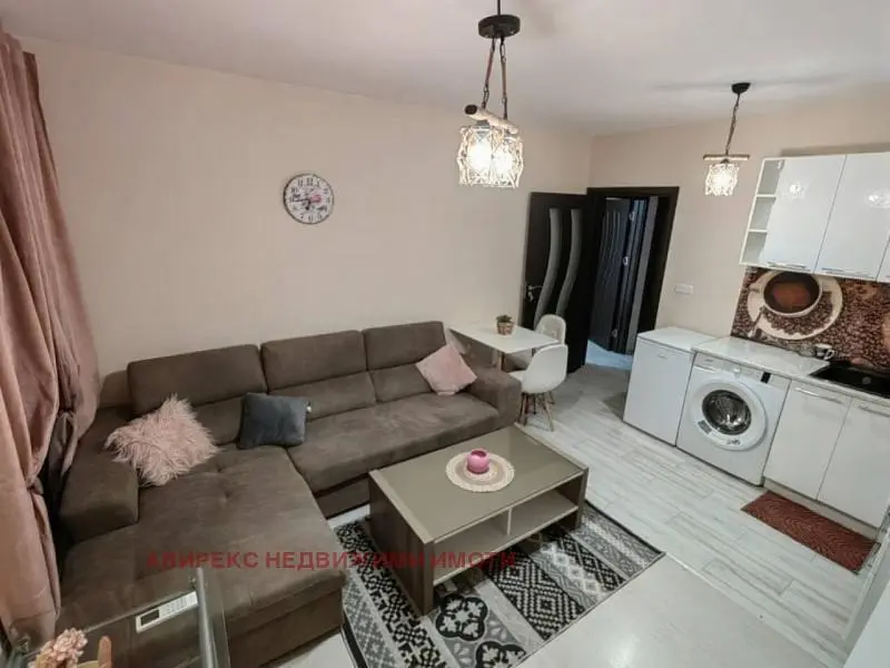 Dnevni boravak; prirodna svjetlost, moderan stil