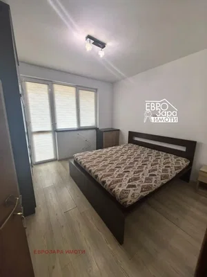 Camera da letto; pavimento in legno, luce naturale