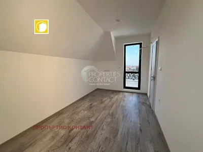 Ložnice; dřevěná podlaha, výhled, přirozené světlo