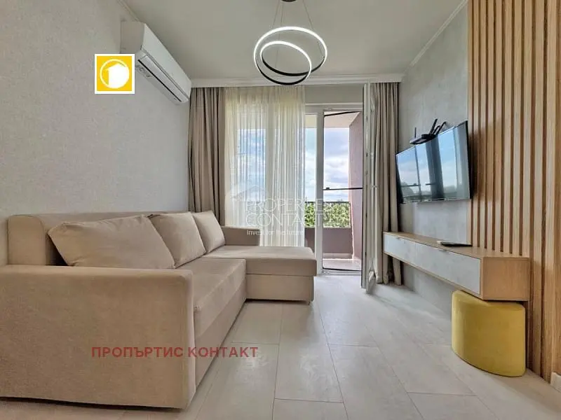 Salon; vue, lumière naturelle, style moderne