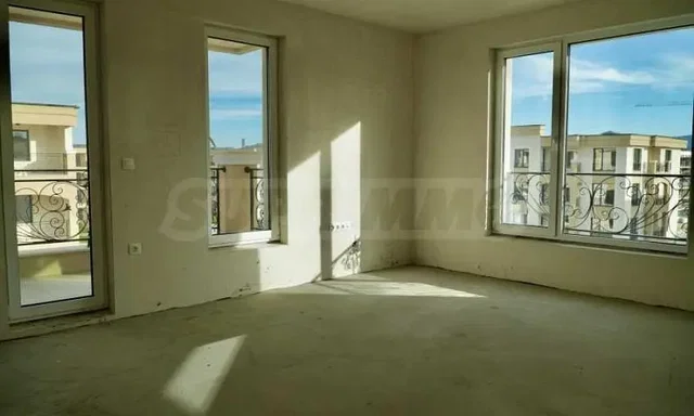 Outro; vista, precisa de renovação, luz natural