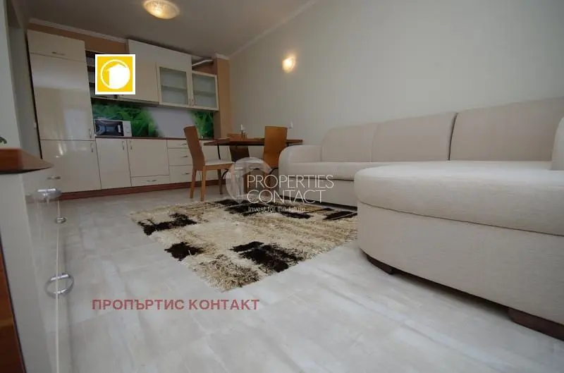 Salon; vue, lumière naturelle