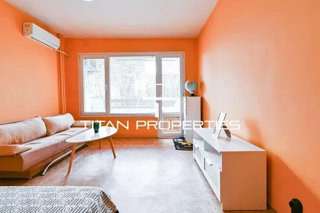 Salon; lumière naturelle, style moderne