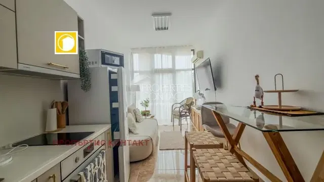 Cuisine; électroménager, lumière naturelle, style moderne