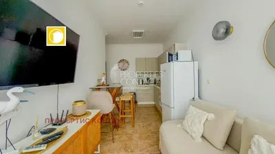 Salon; style moderne, carrelage, lumière naturelle