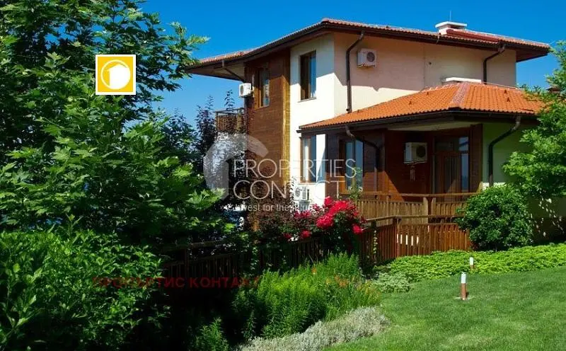 Casa e arredores; vista, luz natural