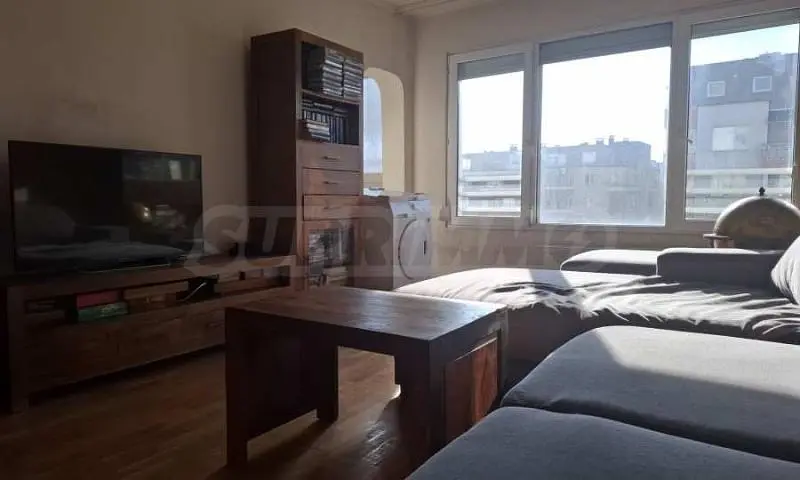 Dnevni boravak; pogled, prirodna svjetlost