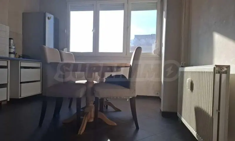 Kuhinja; pogled, pločice