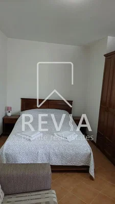 Quarto; chão de azulejo