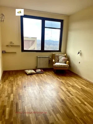 Soggiorno; vista, pavimento in legno, luce naturale