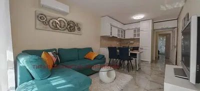 Soggiorno; luce naturale, stile moderno, pavimento in piastrelle