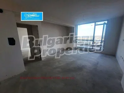 Outro; precisa de renovação, luz natural, vista