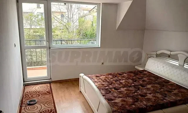 Camera da letto; vista, pavimento in legno, luce naturale