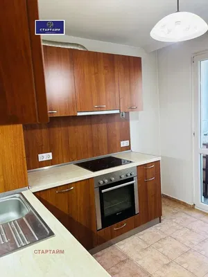 Cuisine; électroménager, carrelage, lumière naturelle