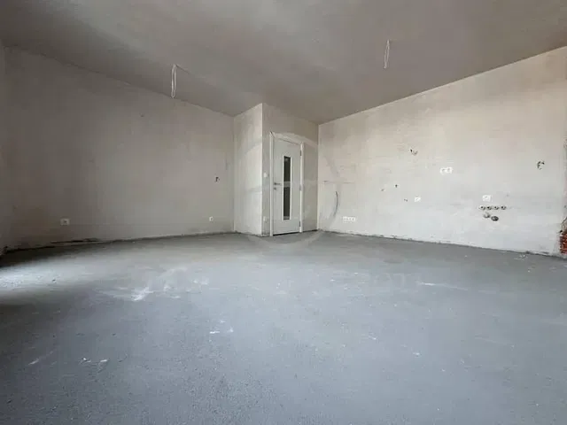 Остало; потребна реновација, природно светло