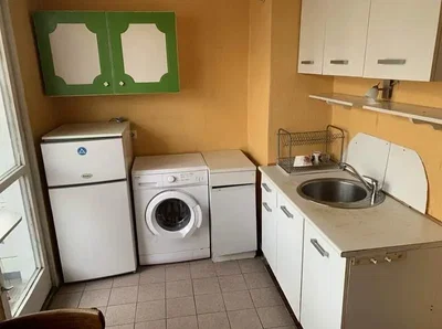 Kuhinja; pločice, kućanski aparati