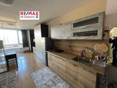 مطبخ; أجهزة المطبخ, أرضية خشبية, ضوء طبيعي, أسلوب عصري