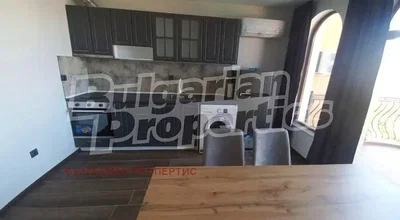 مطبخ; أجهزة المطبخ, أرضية من البلاط, أرضية خشبية