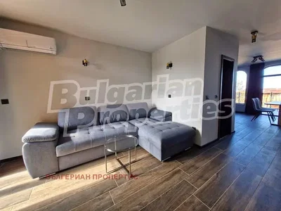 غرفة معيشة; ضوء طبيعي, أرضية من البلاط