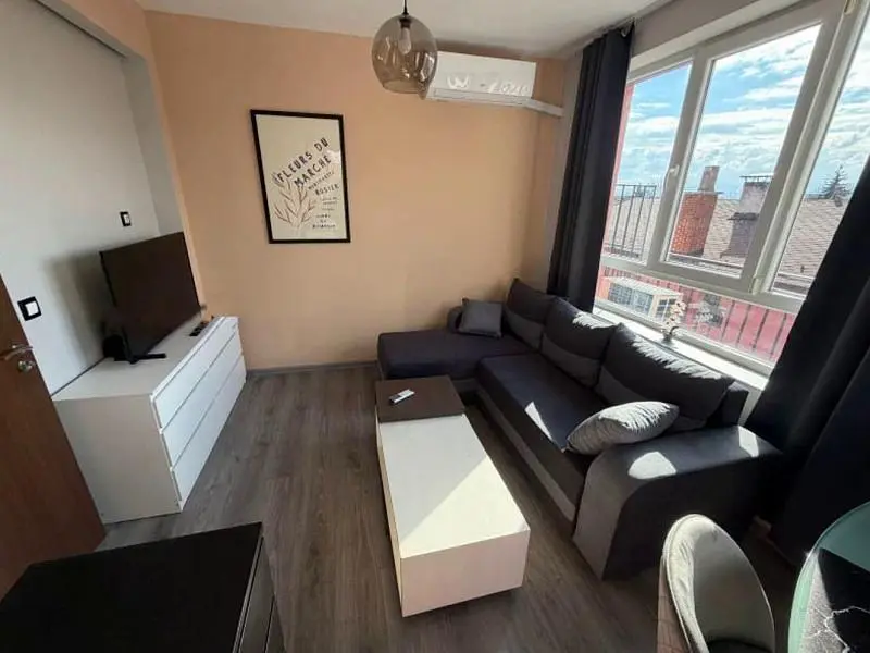 Soggiorno; vista, luce naturale, stile moderno