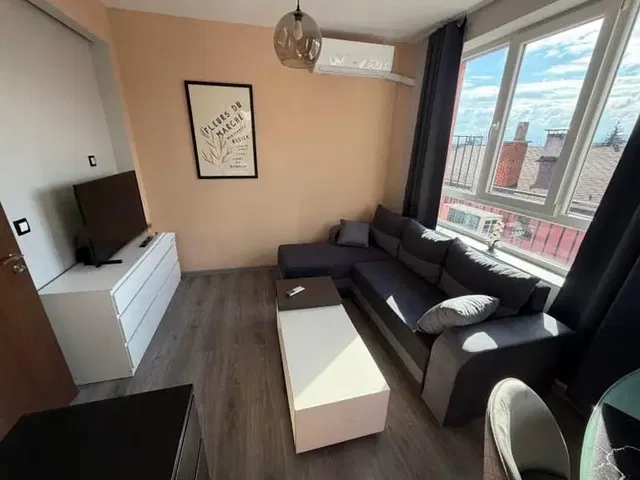 Soggiorno; vista, luce naturale, stile moderno