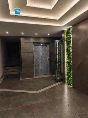 Altro; pavimento in piastrelle, soffitti alti