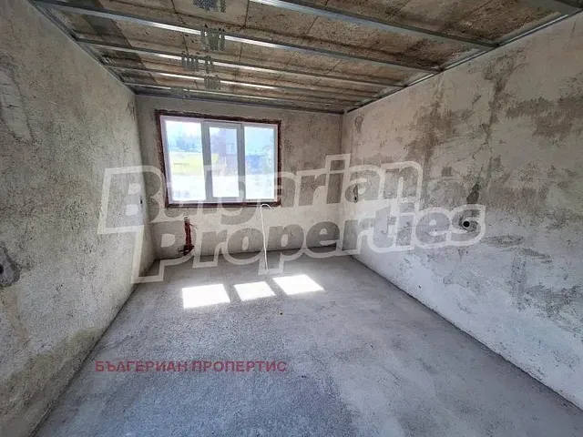 Остало; потребна реновација, природно светло