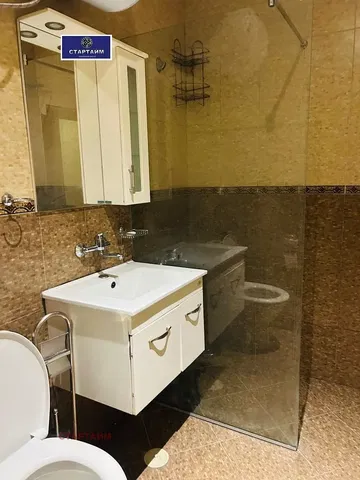 Salle de bain; carrelage, rénové, lumière naturelle