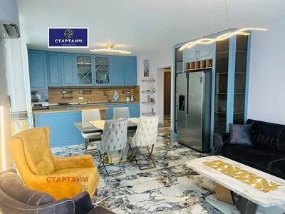 Cucina; elettrodomestici, stile moderno, luce naturale