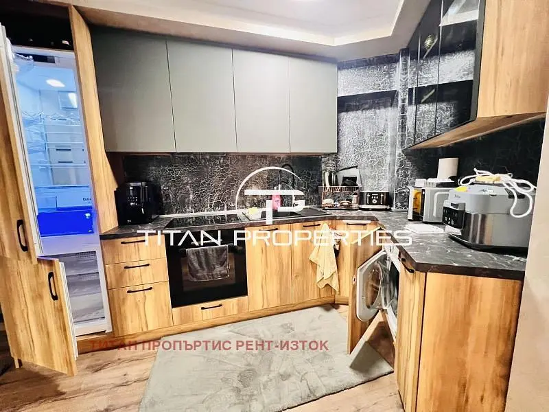 Kuhinja; kućanski aparati, renoviran, prirodna svjetlost