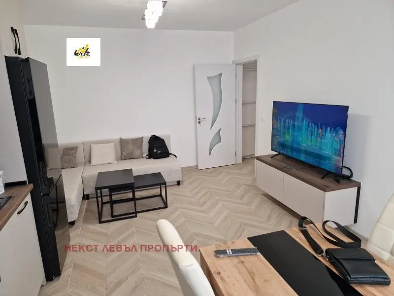 Dnevni boravak; pogled, kućanski aparati, prirodna svjetlost, moderan stil