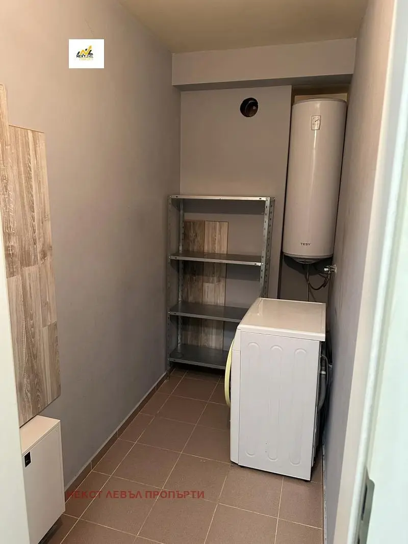 Cantina; scaldabagno, pavimento in piastrelle