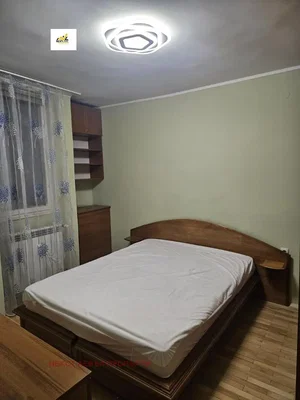 Spavaća soba; drveni pod, prirodna svjetlost