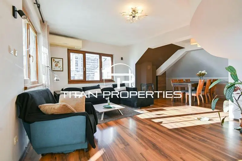 Wohnzimmer; tageslicht, holzboden, moderner stil