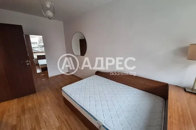 Schlafzimmer; holzboden, tageslicht, moderner stil